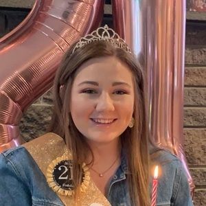 Meet your Posher, Danielle